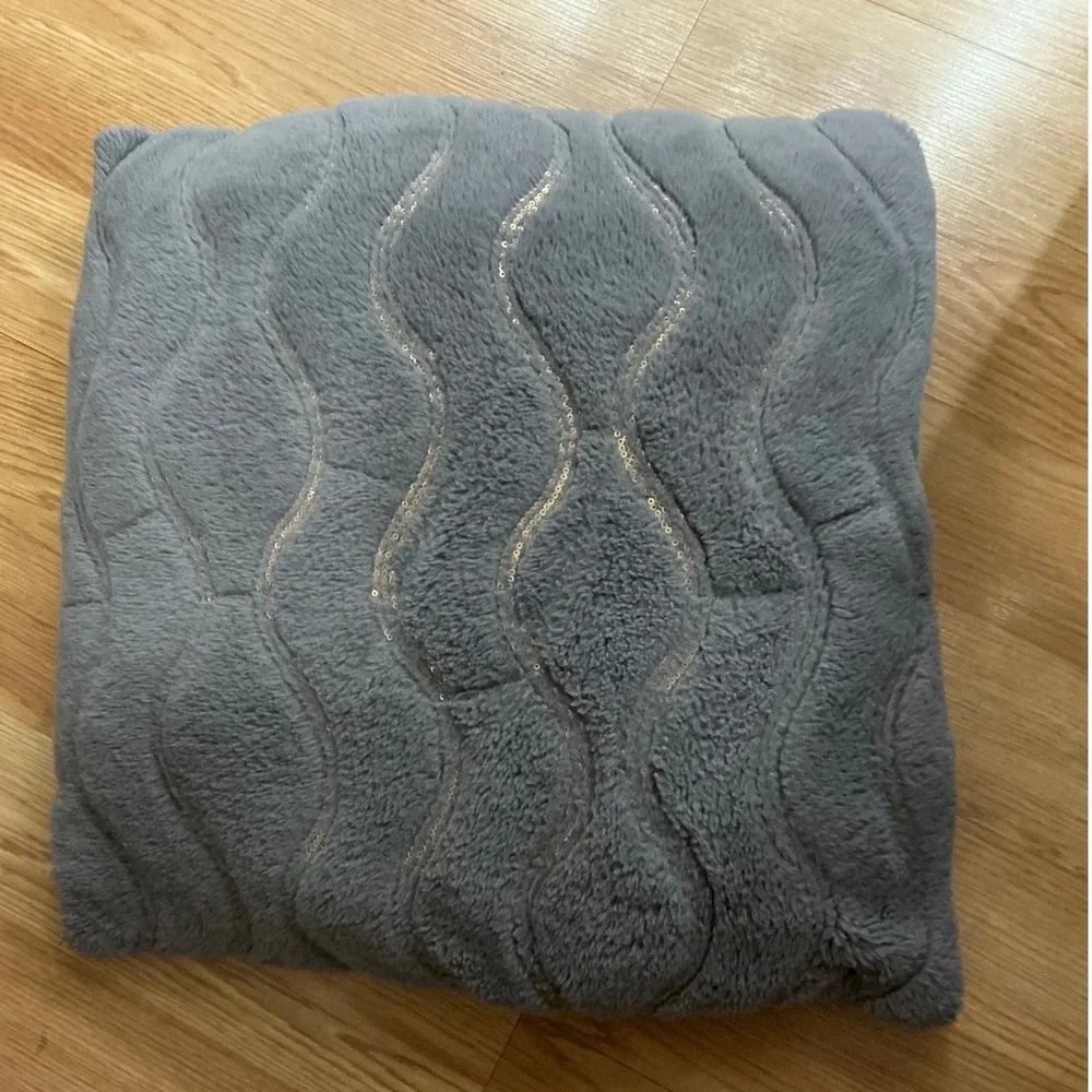Decorative Throw Pillow Mauve Gray Faux Fur Textured Wave‎ Sequin Accent Square